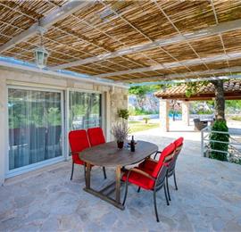 2 bedroom villa with pool and mountain views near Orašac, sleeps 4